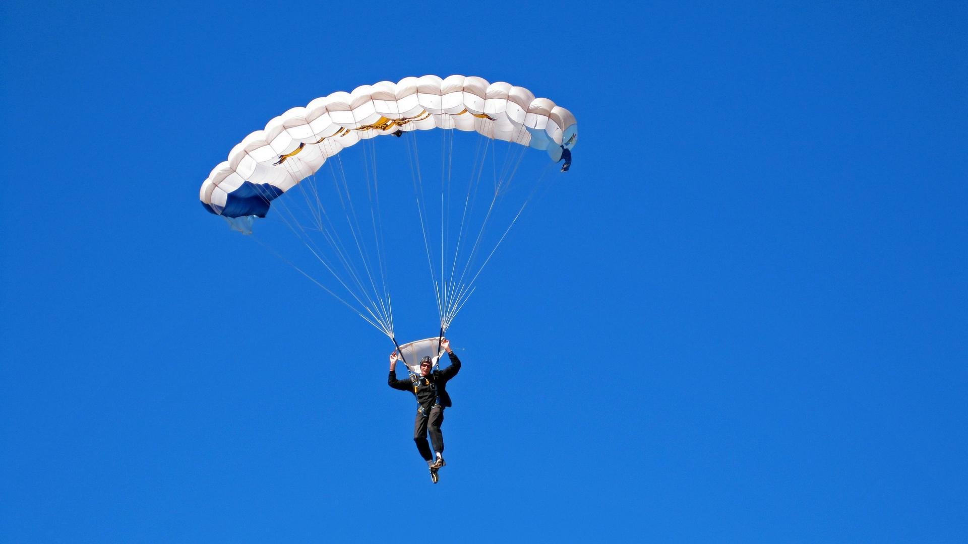 九游网游官网-“三叉湖滚球赛：选手精准操控，赛场悬念不断”